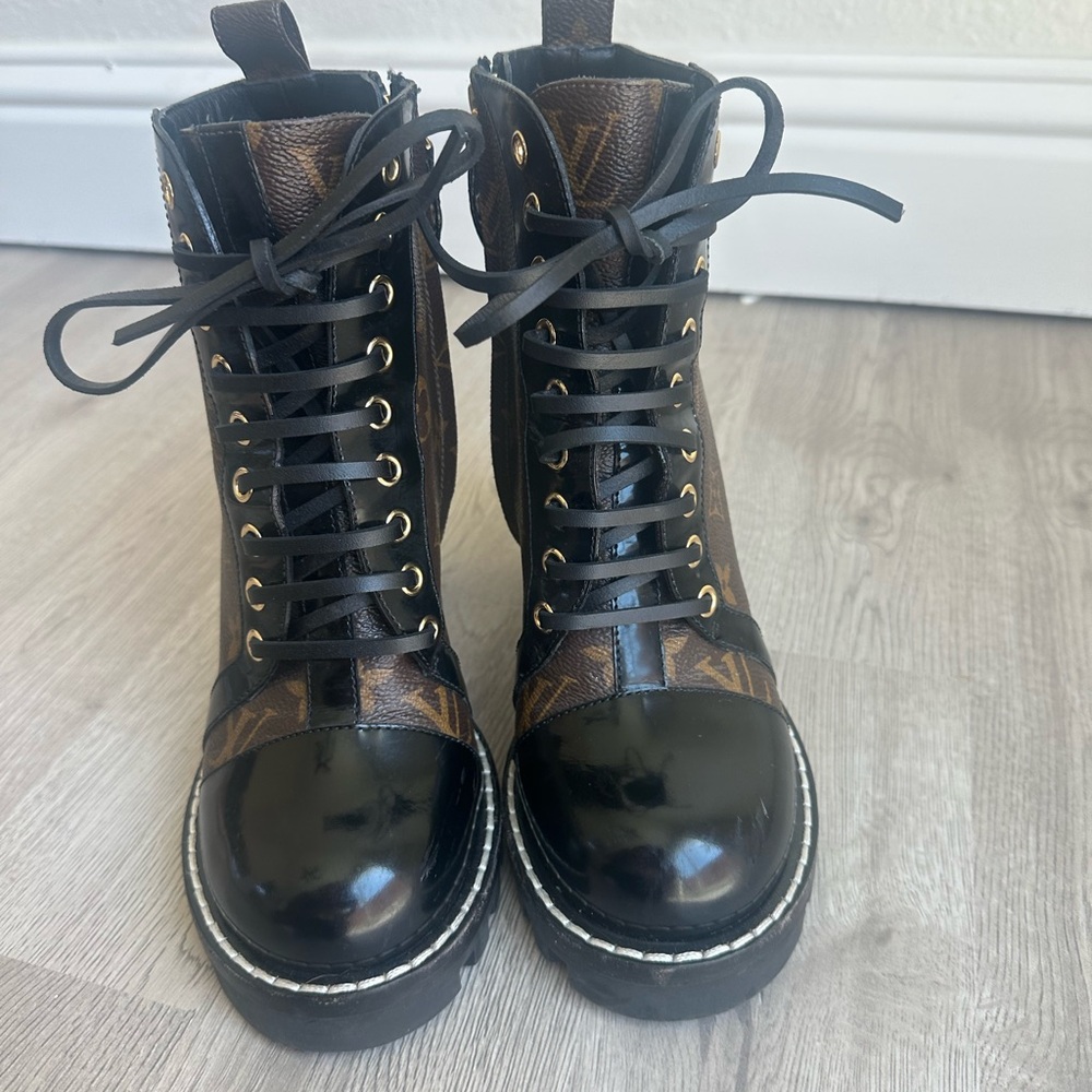 Louis Vuitton Brown Monogram Lace-Up Heeled Boots with Black Patent Toe - Picture 2 of 8